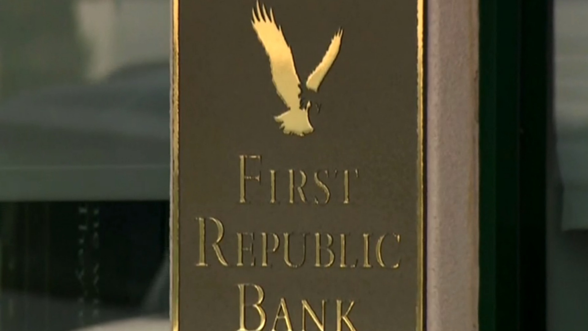 Watch CBS Evening News Feds poised to take control of First Republic