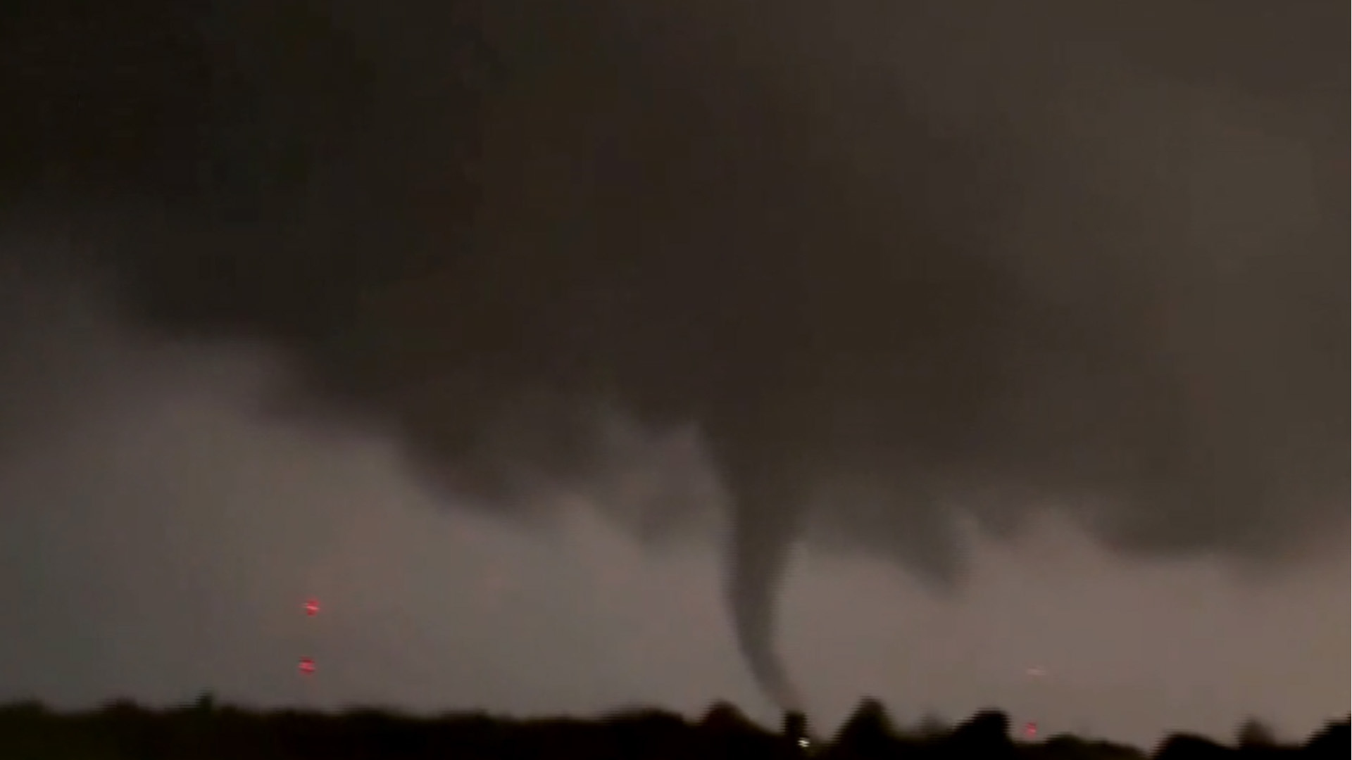 Watch CBS Evening News Tornadoes leave trail of damage in Oklahoma