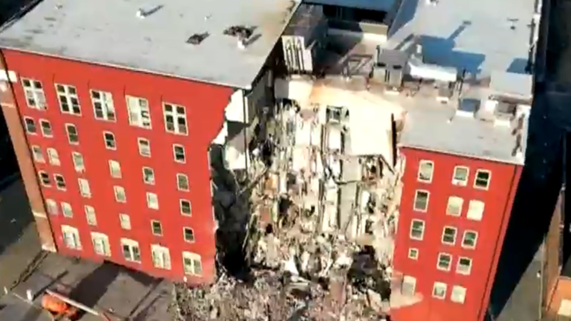 Watch CBS Evening News: 3 residents unaccounted for in building ...