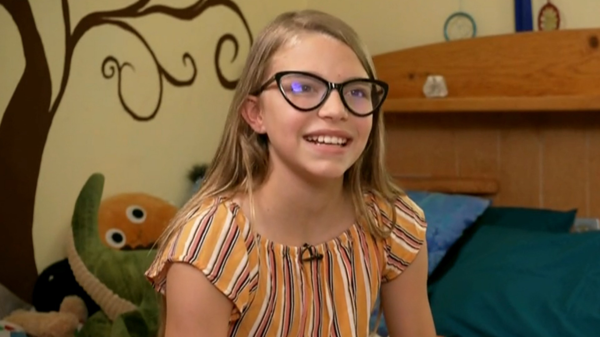 Watch CBS Evening News: Superfan age 11 meets pop idol Michael