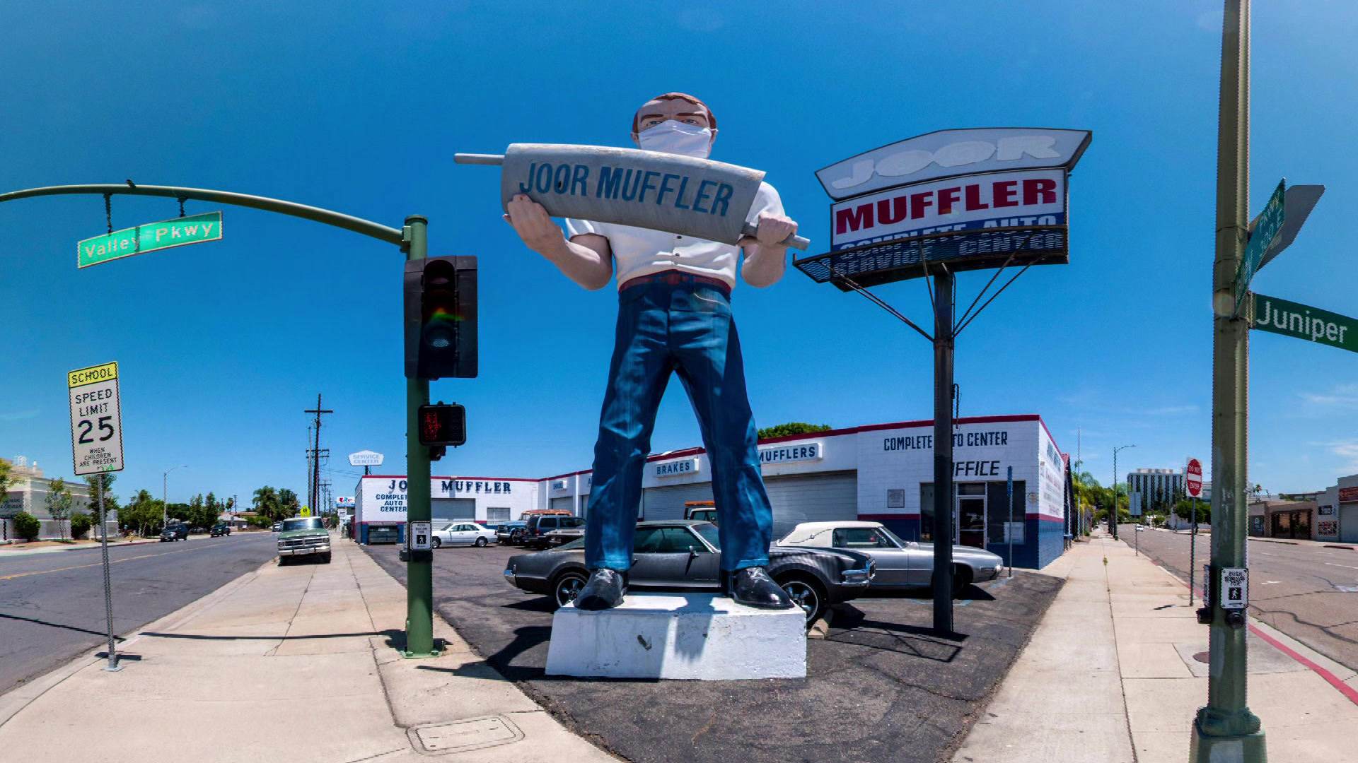 Watch Sunday Morning Fans of "Muffler Men" to the rescue Full show