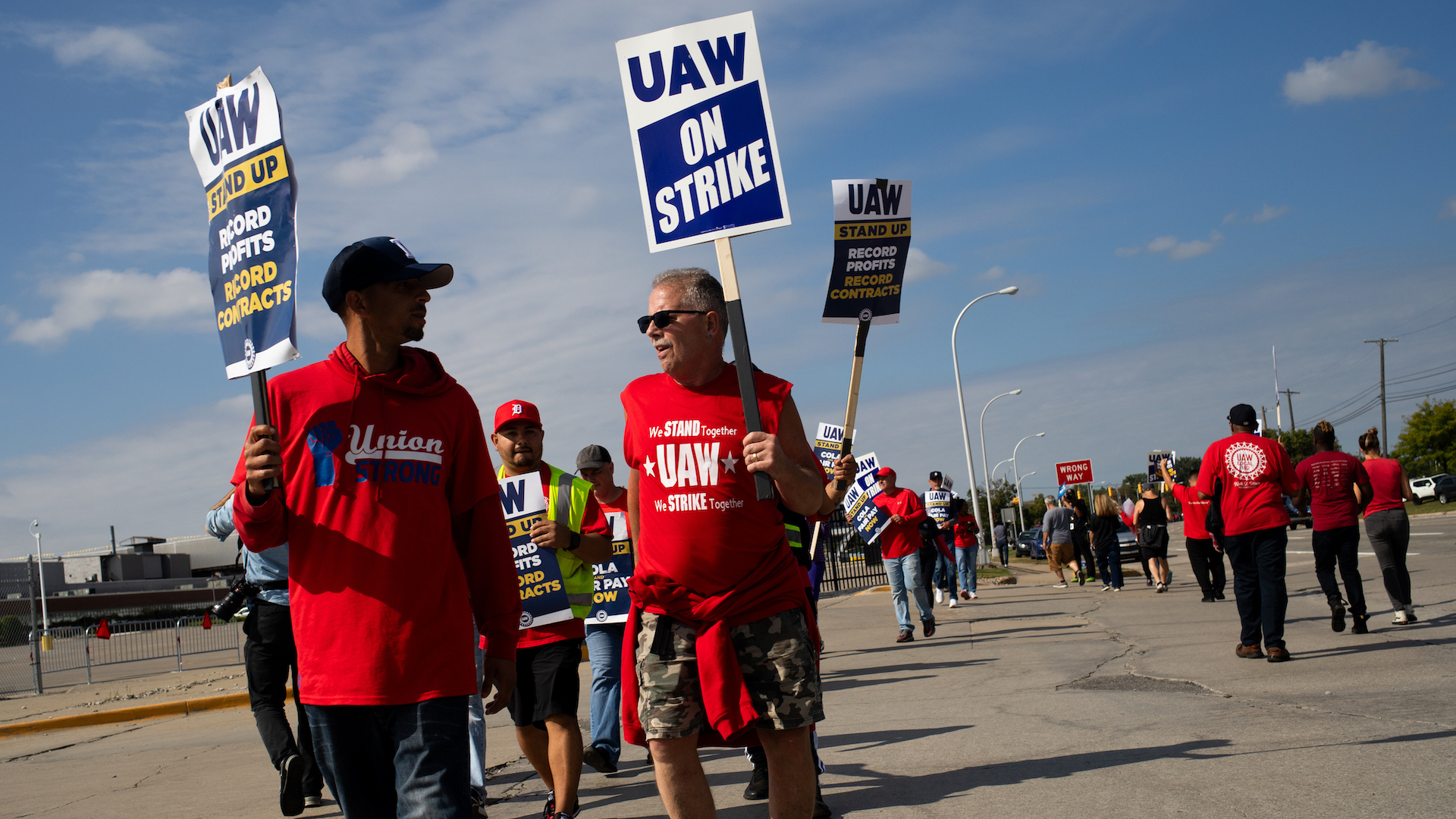 Watch CBS News: Biden says UAW should get "record contracts" - Full ...