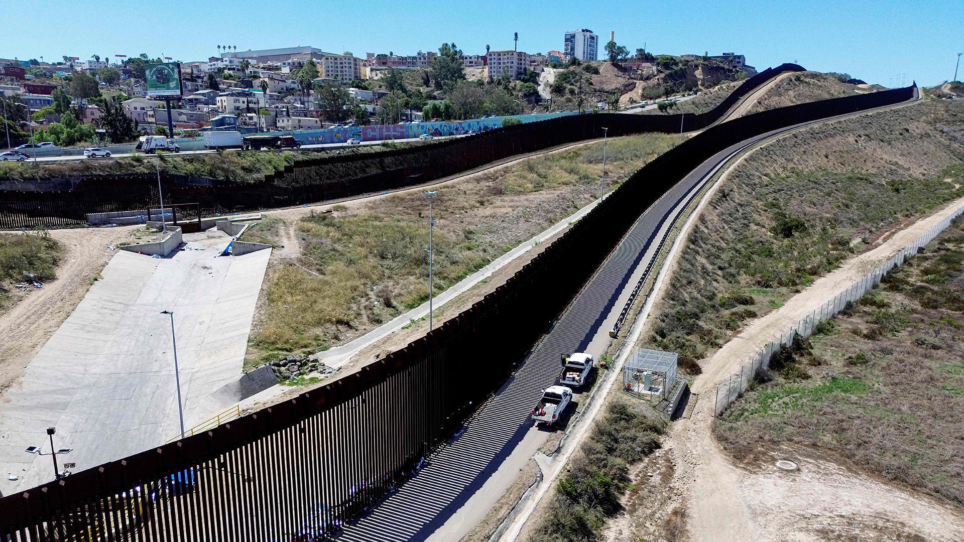 Watch CBS News Prime Time with John Dickerson: Illegal southern border ...