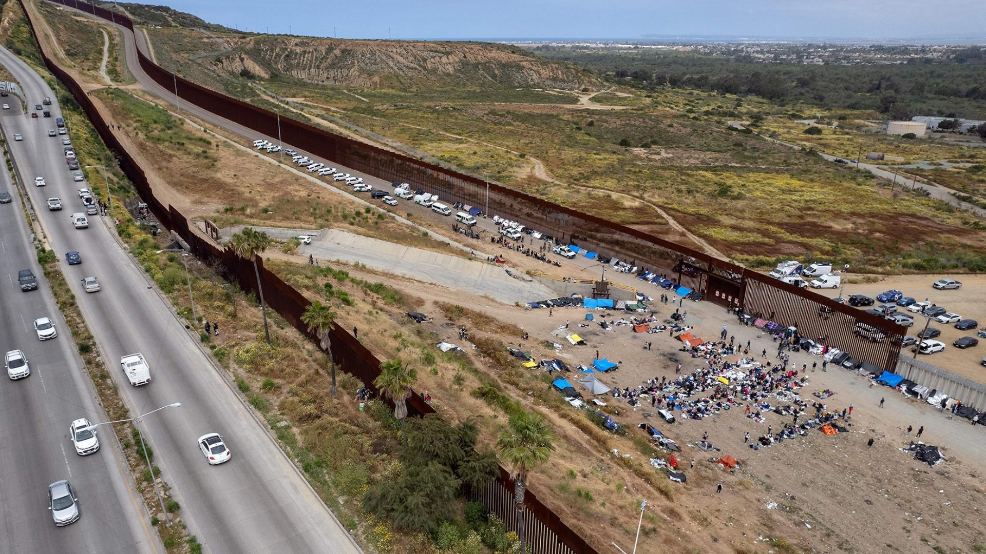 Watch CBS News Prime Time with John Dickerson: Illegal border crossings ...