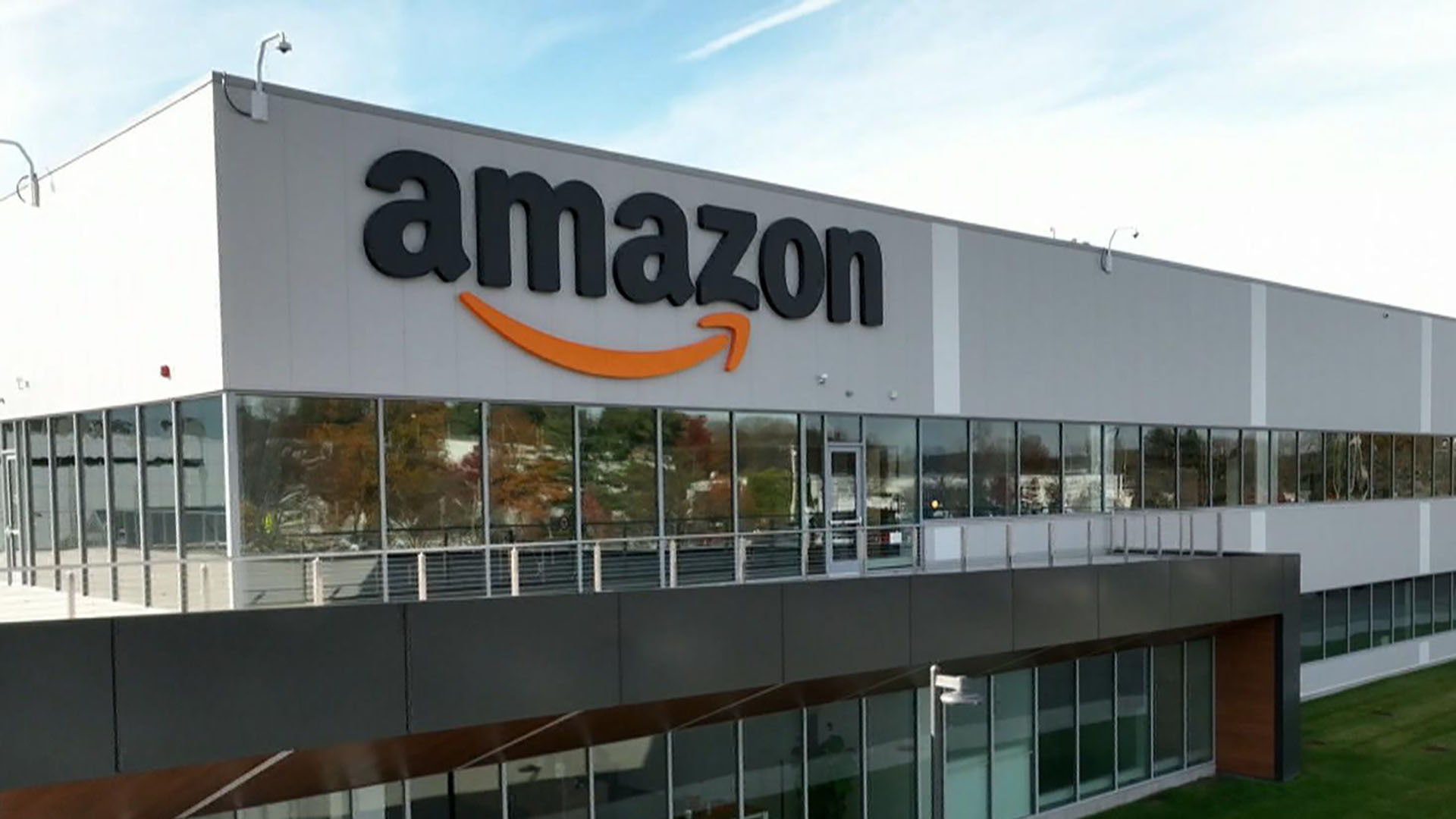 Watch CBS Mornings How Amazon is using AI to deliver orders even