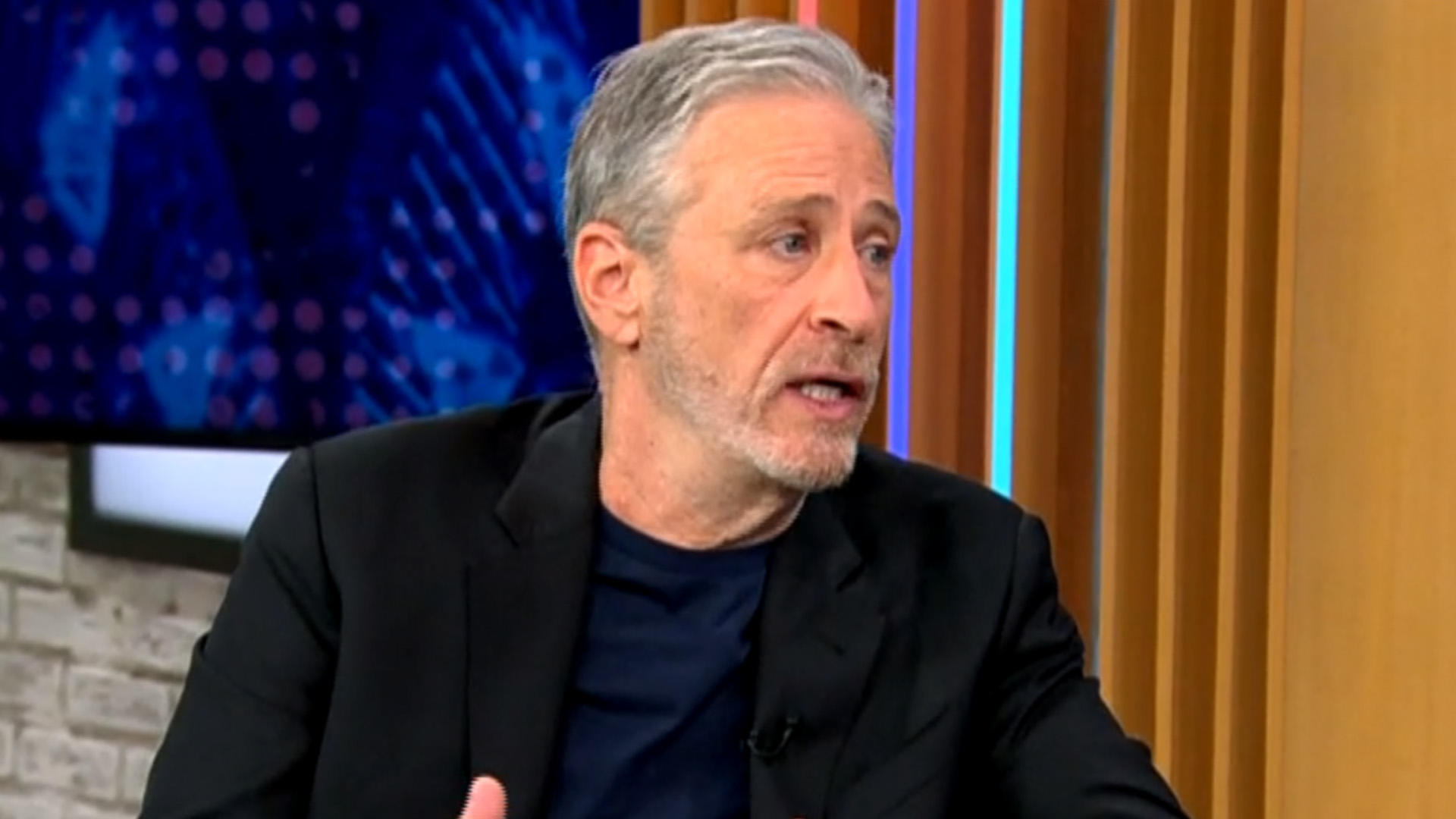 Watch CBS Evening News: Jon Stewart Returns To "The Daily Show" - Full ...