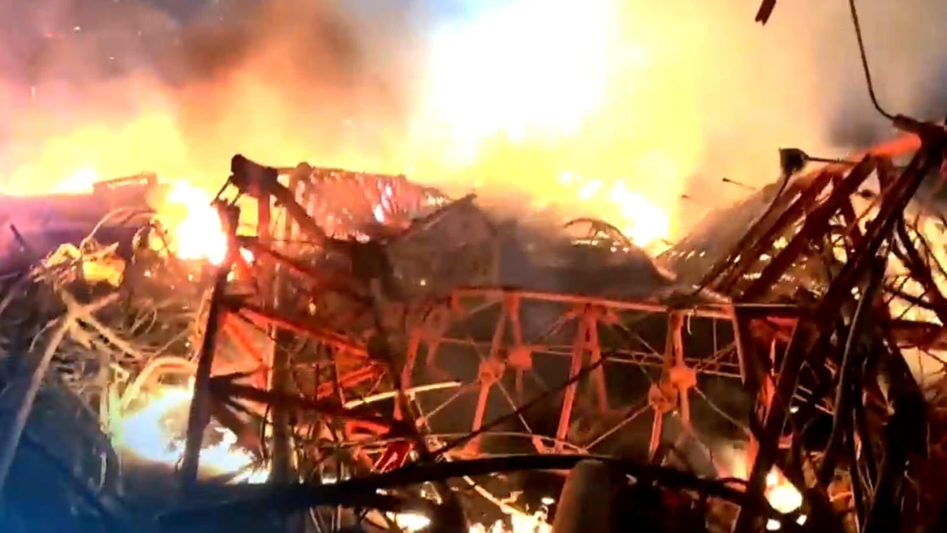 Watch CBS Evening News Houston helicopter crash probes underway