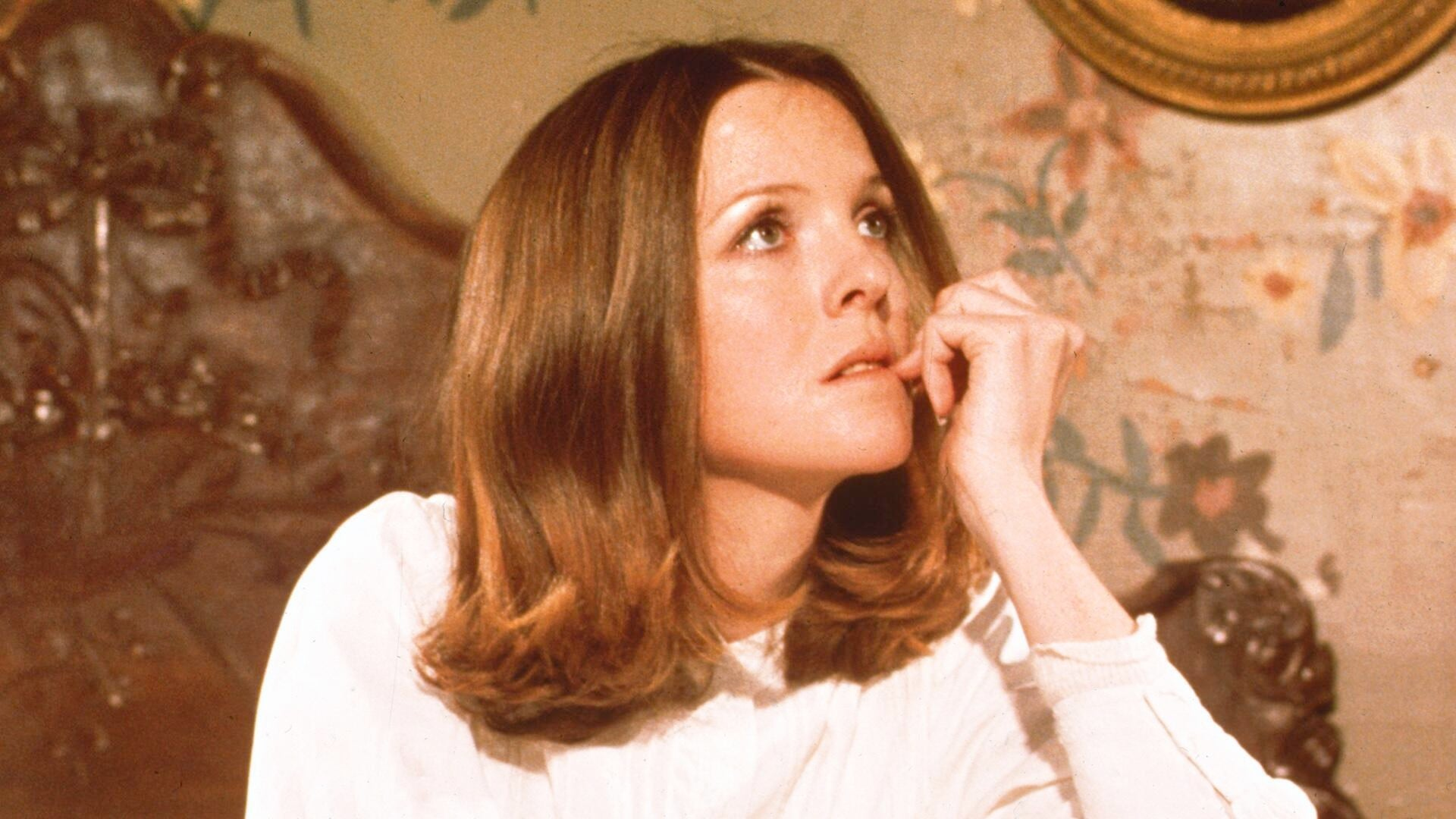 Watch CBS Evening News Season Episode : Diane Keaton dies at 79 years old  in California - Paramount+
