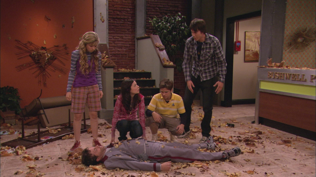 Watch iCarly Season 2 Episode 4: iHurt Lewbert - Full show ...