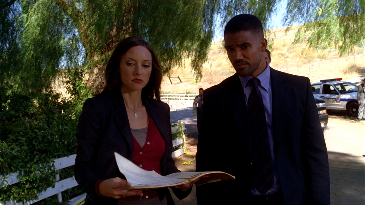 Watch Criminal Minds Season 1 Episode 5: Criminal Minds - Broken Mirror