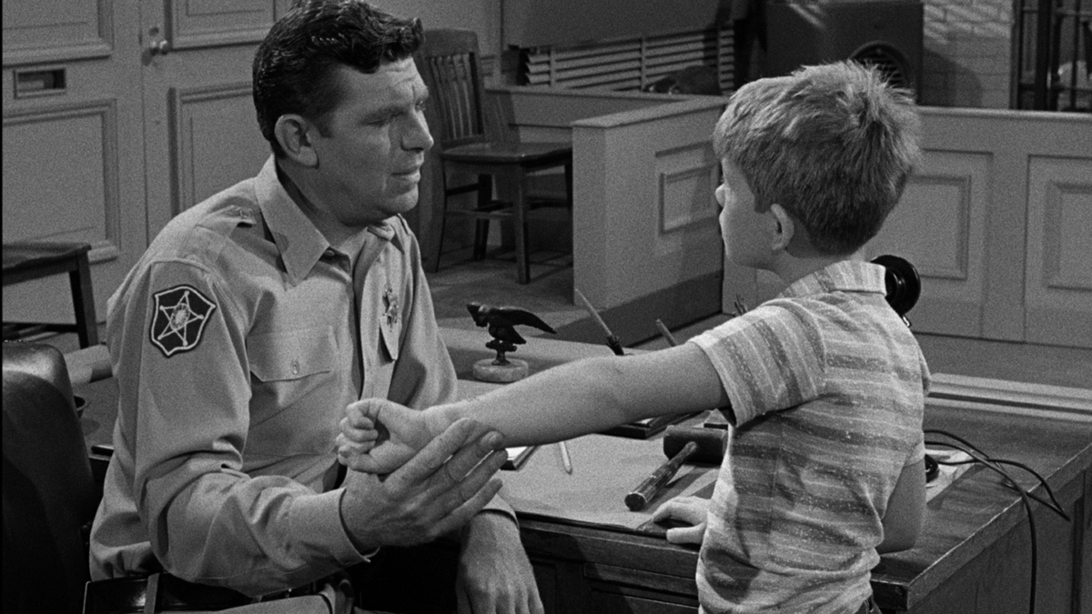 Watch The Andy Griffith Show Season 4 Episode 6 Gomer The House Guest Full Show On Paramount Plus