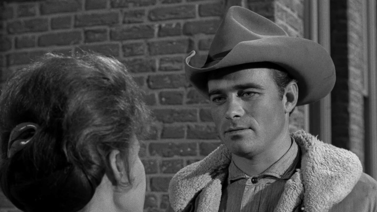 Watch Gunsmoke Season 10 Episode 11 Chicken Full show on Paramount Plus