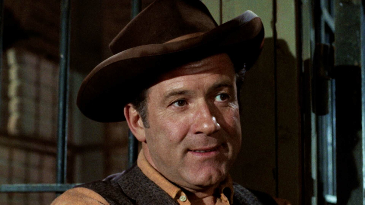 Watch Gunsmoke Season 15 Episode 26 Gunsmoke The Cage Full show on