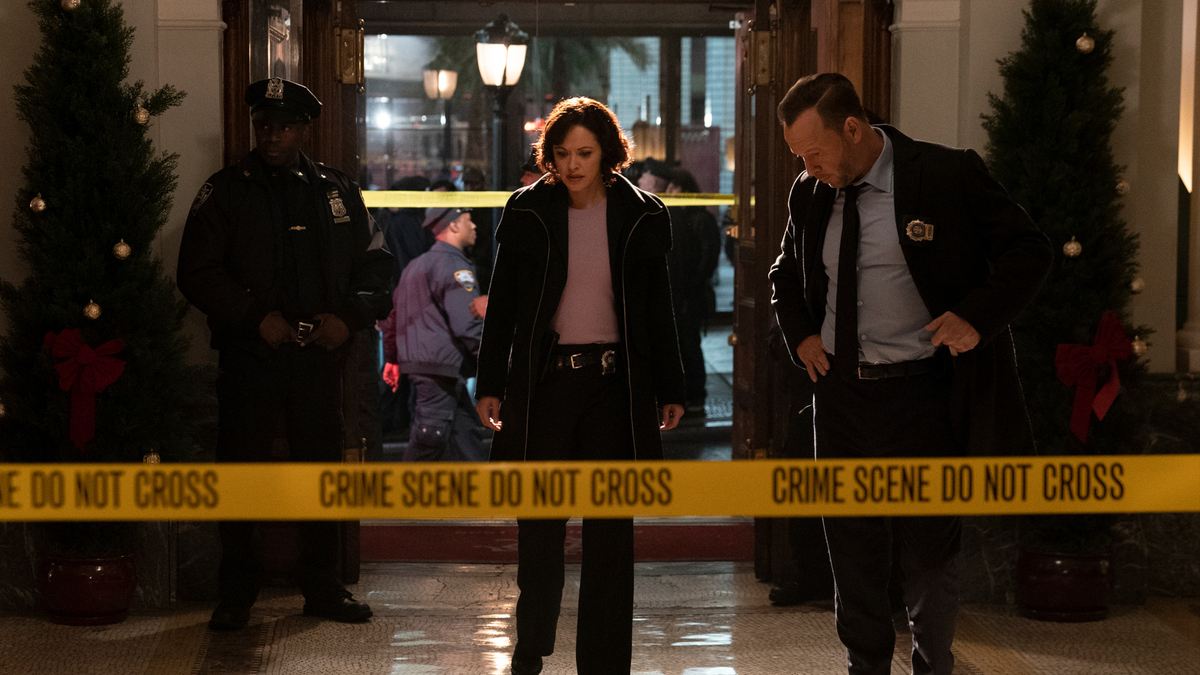Blue bloods season best sale 10 free streaming
