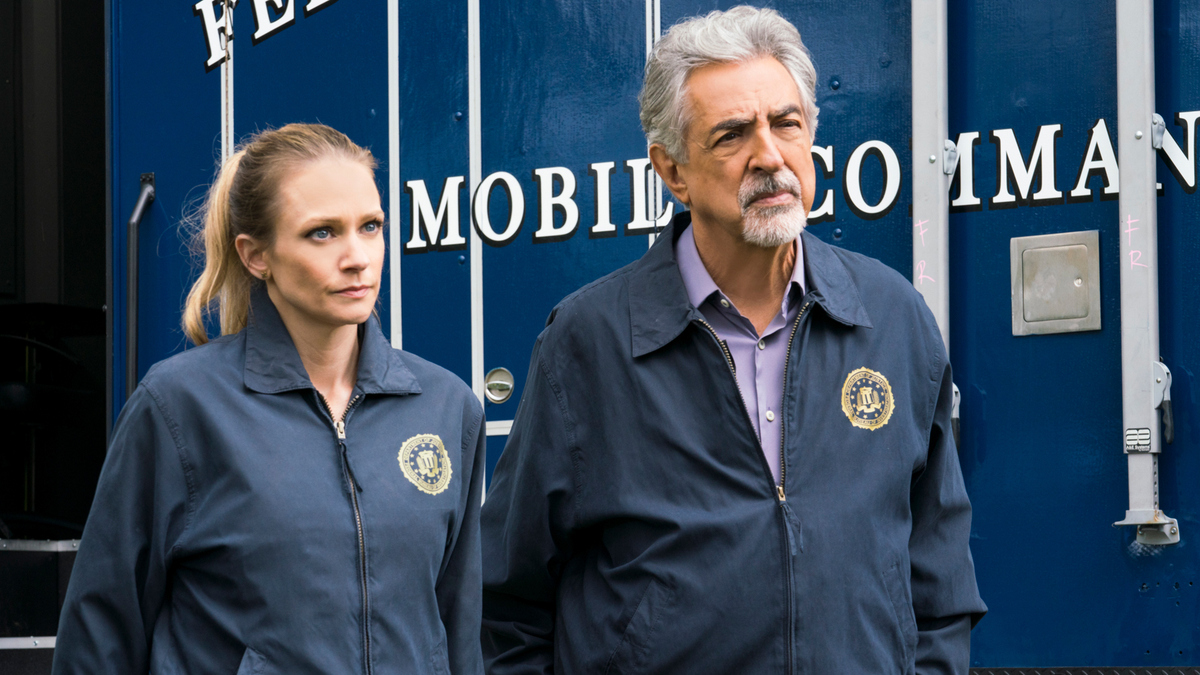 Criminal minds sales watch season 15