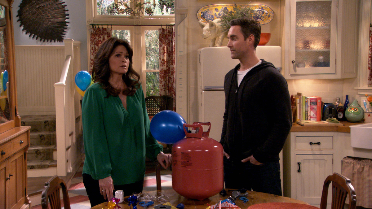 Watch Hot in Cleveland Season 4 Episode 17 Hot In Cleveland No Glove