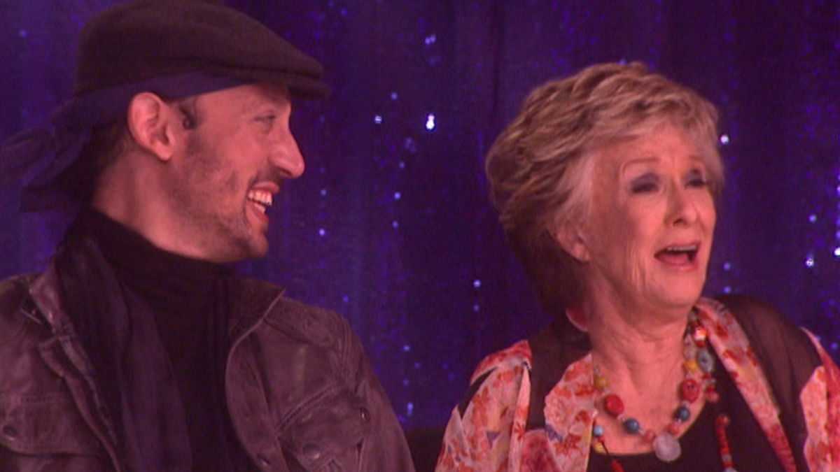 Watch RuPaul's Drag Race Season 2 Episode 8: Golden Gals ...