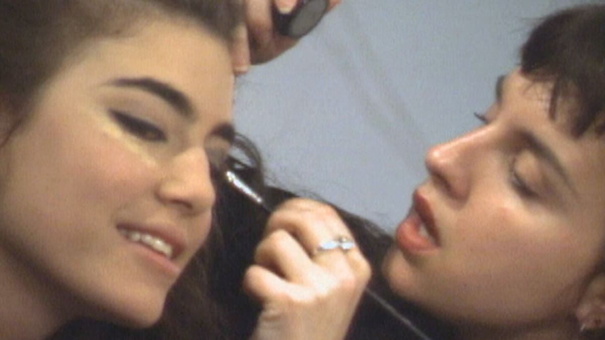 Watch The Real World Season 1 Episode 3: Leather Chaps and Sequins