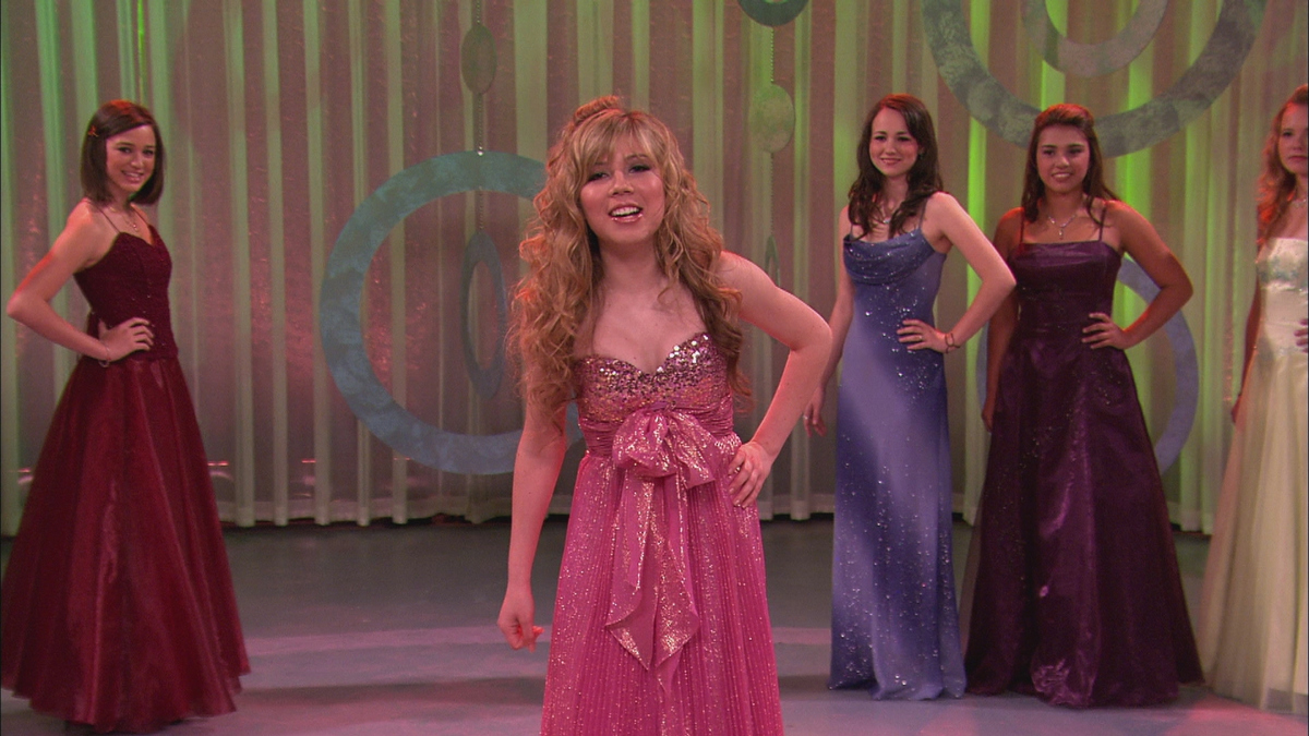 Watch iCarly Season 2 Episode 31: iWas A Pageant Girl - Full show on Paramo...