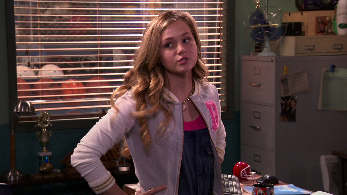 Watch Bella and the Bulldogs Season 1 Episode 19: No Girls Allowed