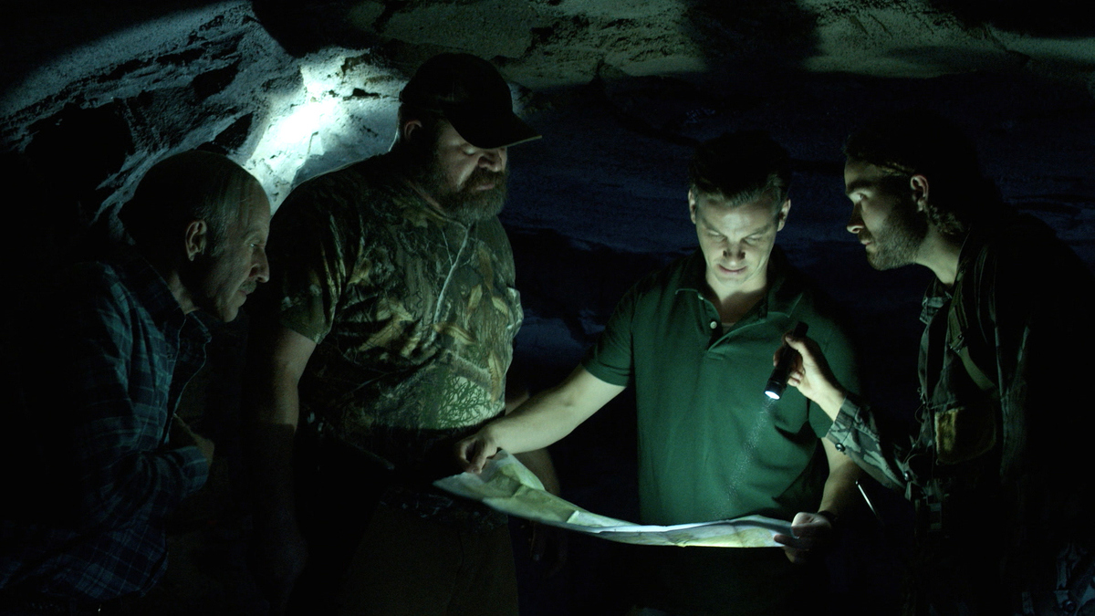 Watch Manhunt Deadly Games 30,000 Full show on Paramount Plus