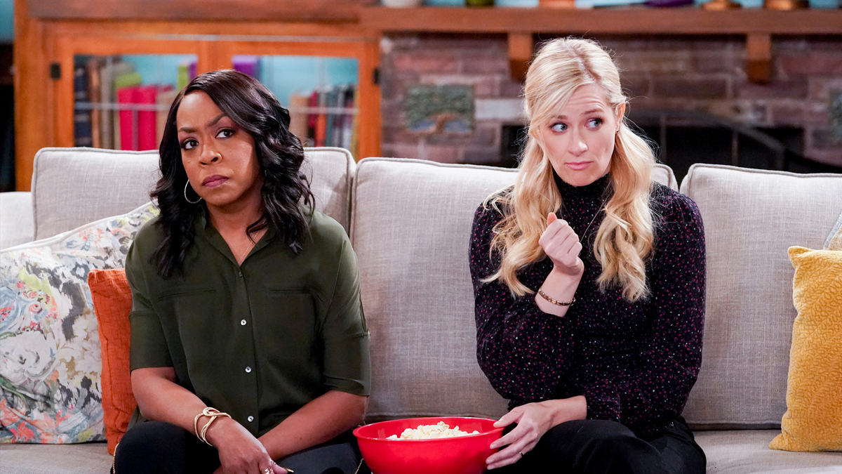 Watch The Neighborhood Season 3 Episode 15 Welcome To The Challenge 