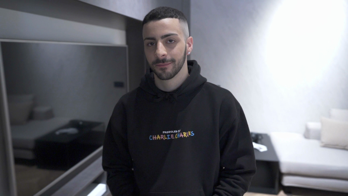 Guarda MTV Cribs Italia stagione 1 episodio 2 MTV Cribs Italia Charlie Charles e Sfera