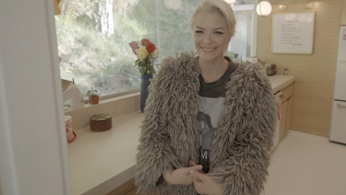 Watch MTV Cribs Season 19 Episode 13 Chris Kirkpatrick / Betsey