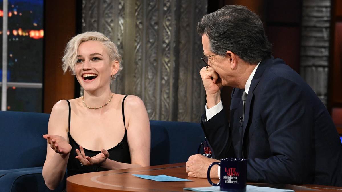 Watch The Late Show with Stephen Colbert Season 10 Episode : "Get Ready For  A Lot Of Jump Scares" - Julia Garner On Her New Film, "Weapons" - Paramount+