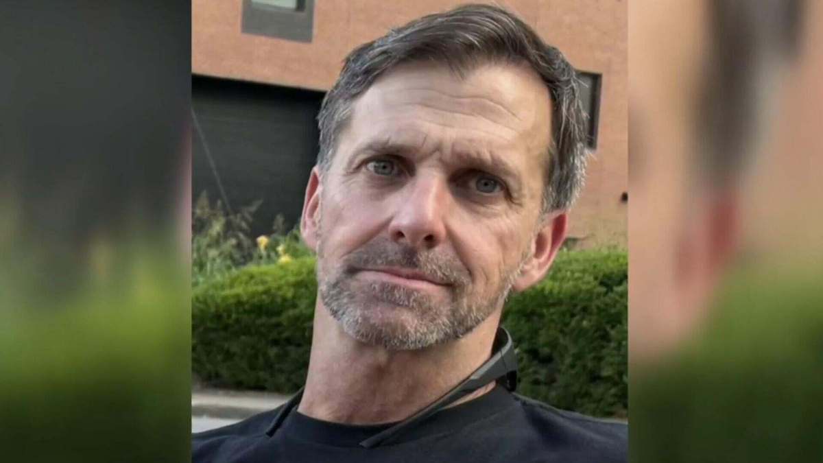 Watch CBS Evening News: Manhunt underway for former soldier - Full show ...