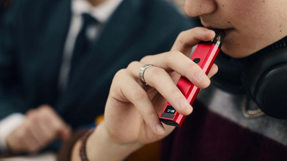 FDA approves fruit-flavored e-cigarettes