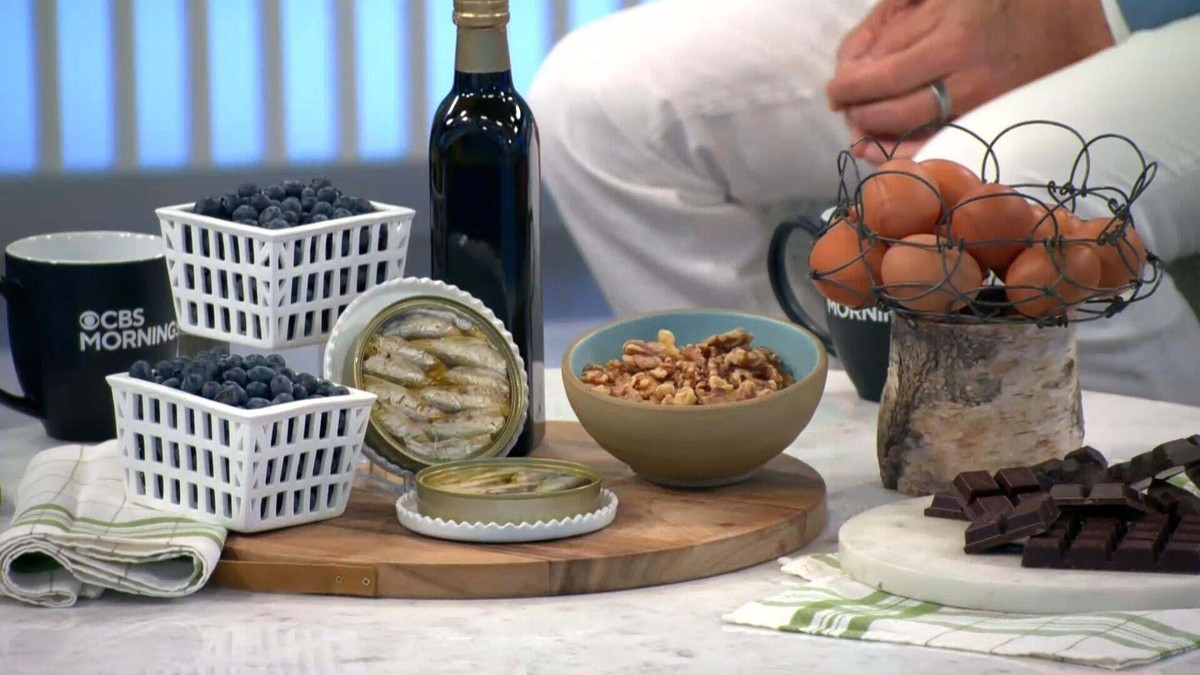 Watch CBS Mornings: These foods can help you avoid brain fog - Full ...