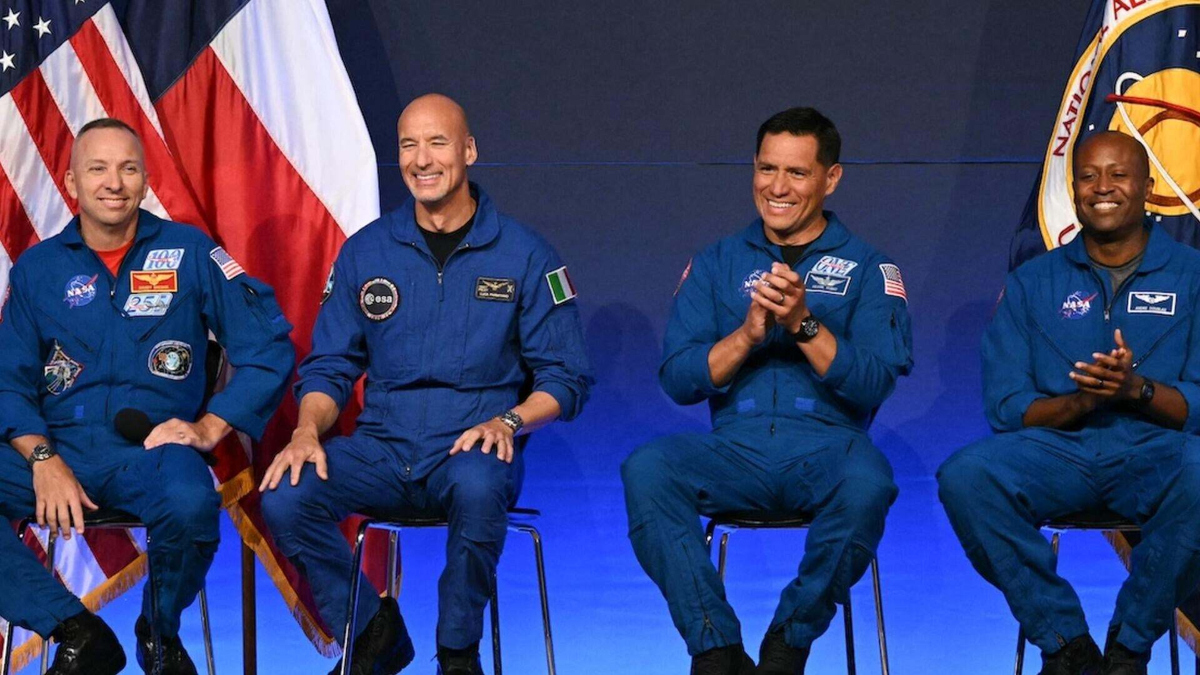 Watch CBS Mornings: Meet the crew of Artemis III - Full show on CBS