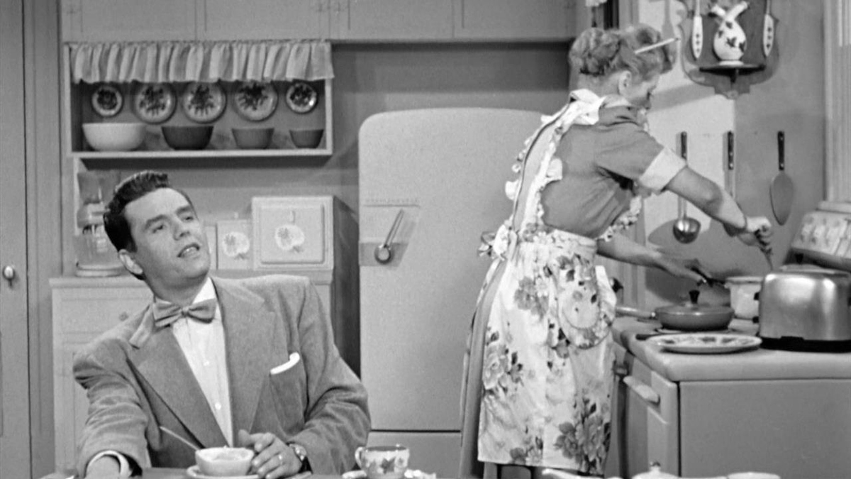 Watch I Love Lucy Season 1 Episode 7 The Séance Full