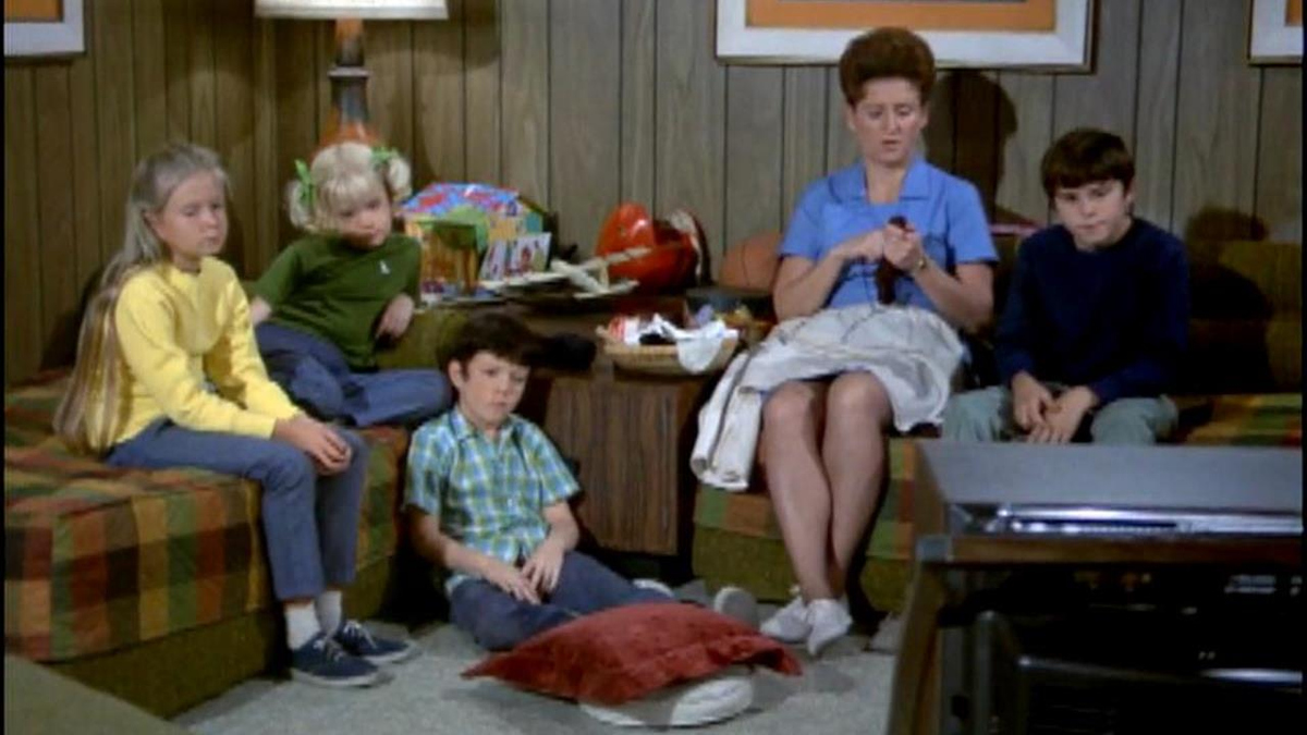 Watch The Brady Bunch Season 1 Episode 23 To Move Or Not To Move Full Show On Cbs All Access