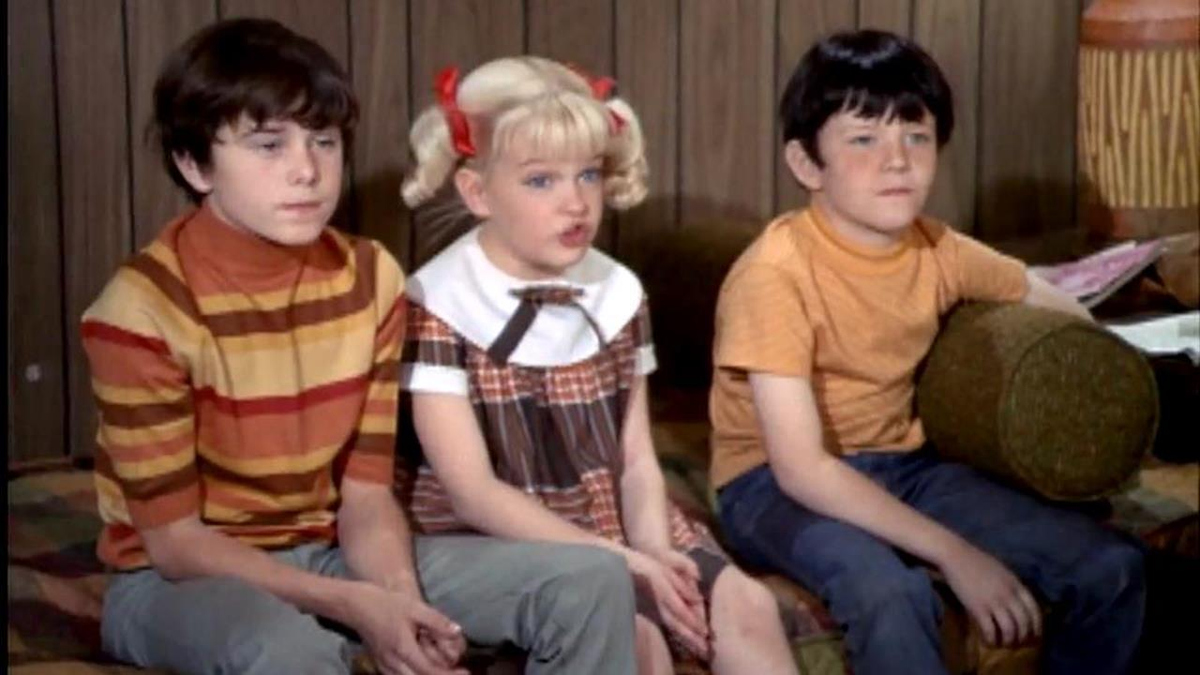 Watch The Brady Bunch Season 1 Episode 20 Brace Yourself Full show