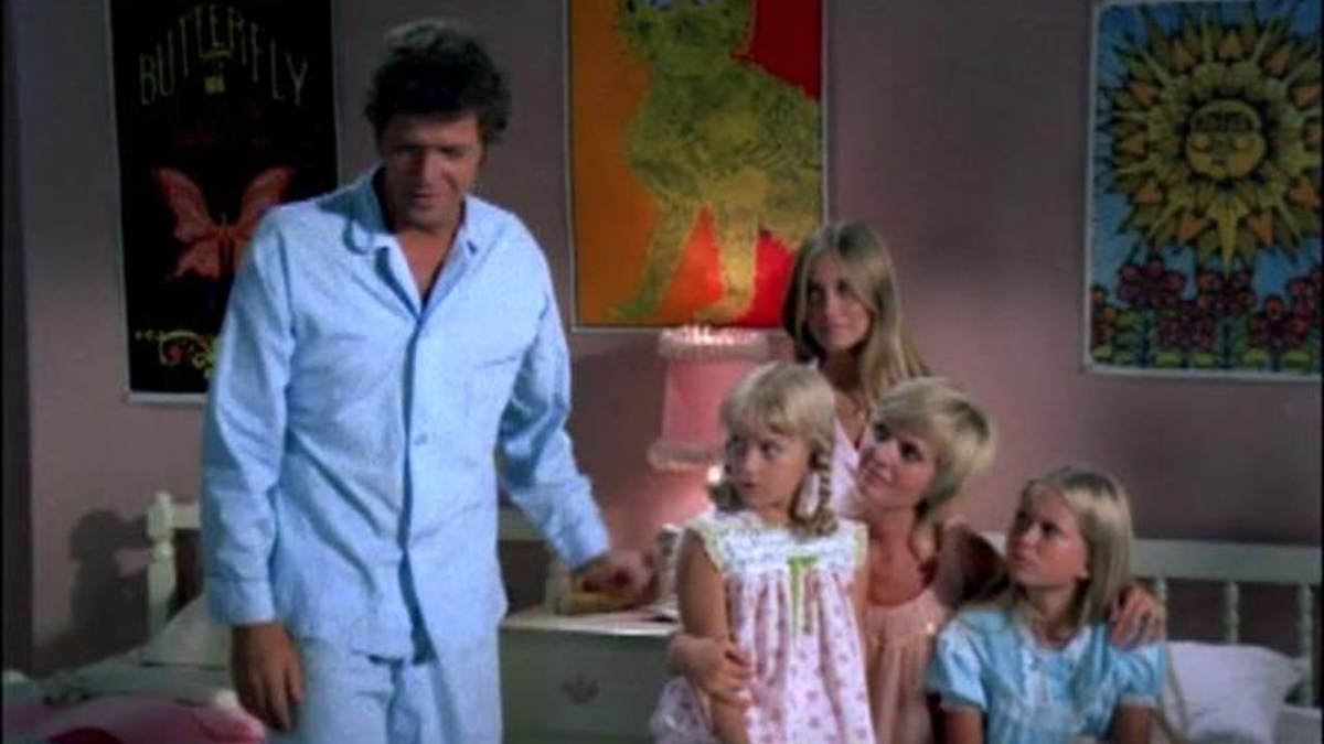 Watch The Brady Bunch Season 4 Episode 6 Fright Night Full show on