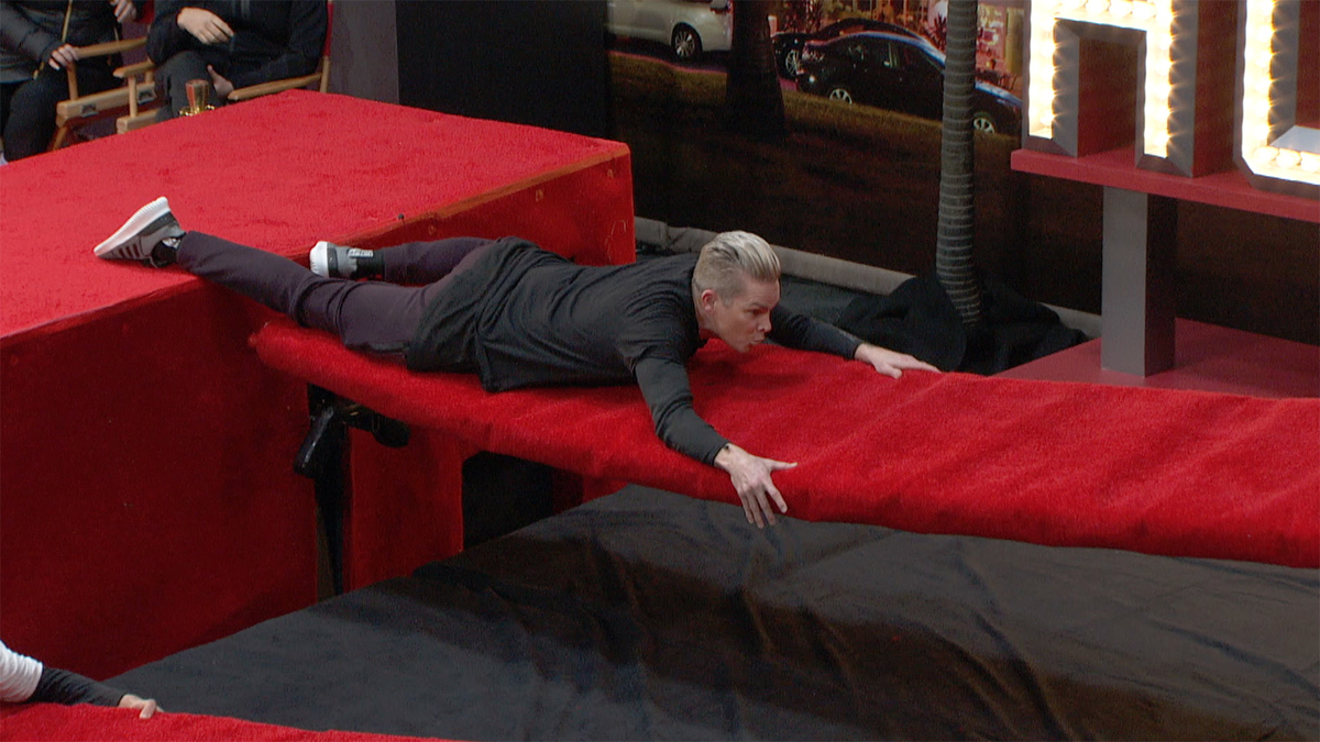 Celebrity big brother season 1 episode 1 online free hot sale