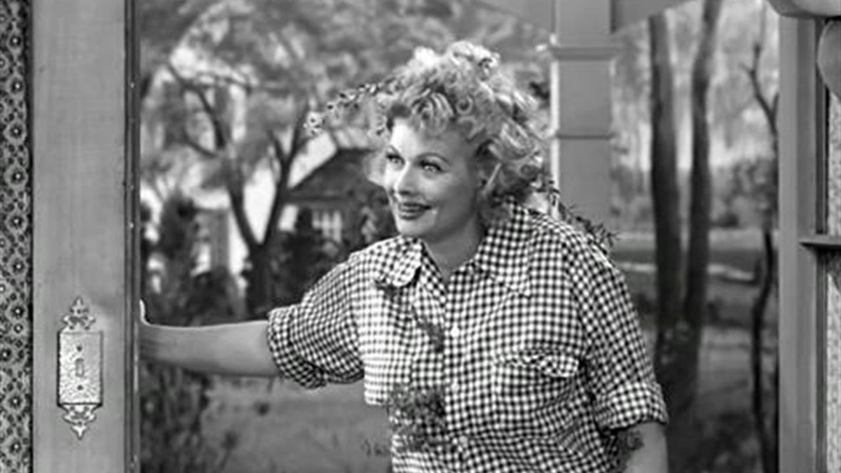Watch I Love Lucy Season 6 Episode 25: Lucy Raises Tulips - Full show