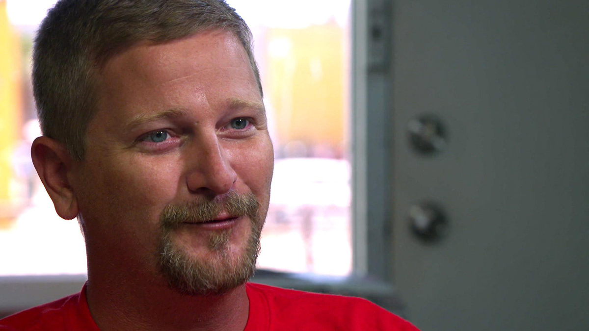 Watch Cbs Evening News Innkeeper Opens Doors After