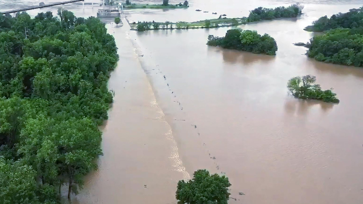 Watch CBS Evening News Historic flooding in Arkansas Full show on