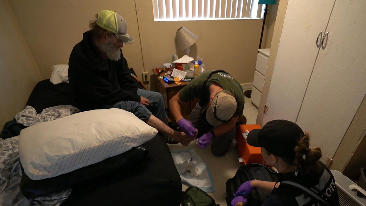 Watch CBS Evening News: Responding to mental health calls without ...