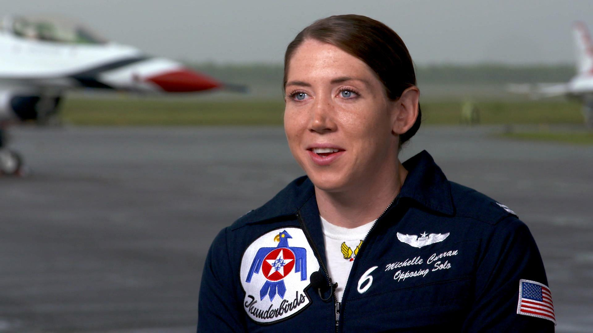 Watch CBS Evening News: Thunderbird pilot inspiring others Full