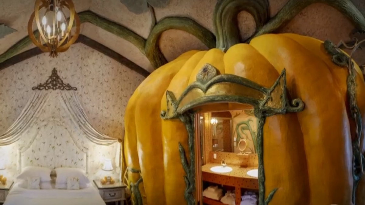 Watch CBS This Morning: Saturday: Hotel treats guests to a ...