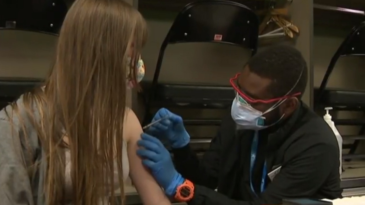 Watch CBS Evening News: CDC updates face mask guidance - Full show on CBS