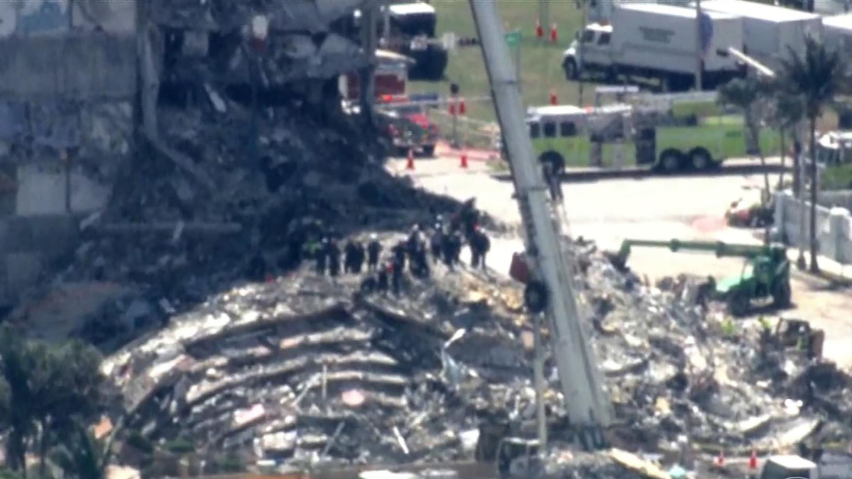 Watch CBS Evening News: Search for survivors of collapsed condo in ...