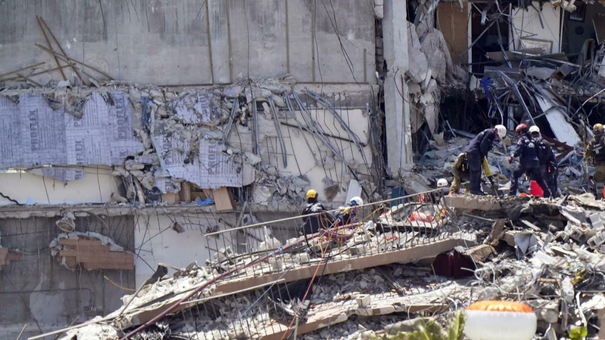 Watch CBSN News Specials: Locals, officials describe Florida condo ...