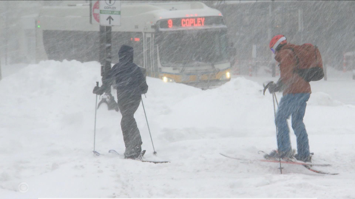 Watch CBS Evening News: Winter storm smashes Northeast - Full show on CBS