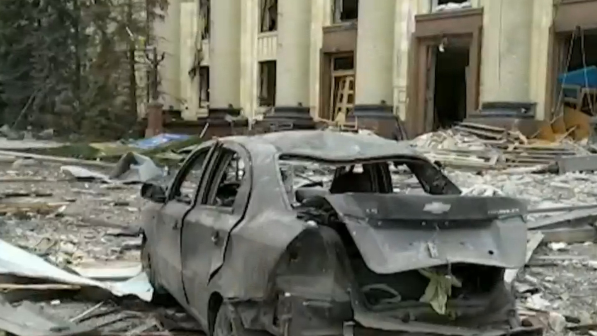 Watch CBS Evening News: Deadly attacks target populated Ukrainian ...