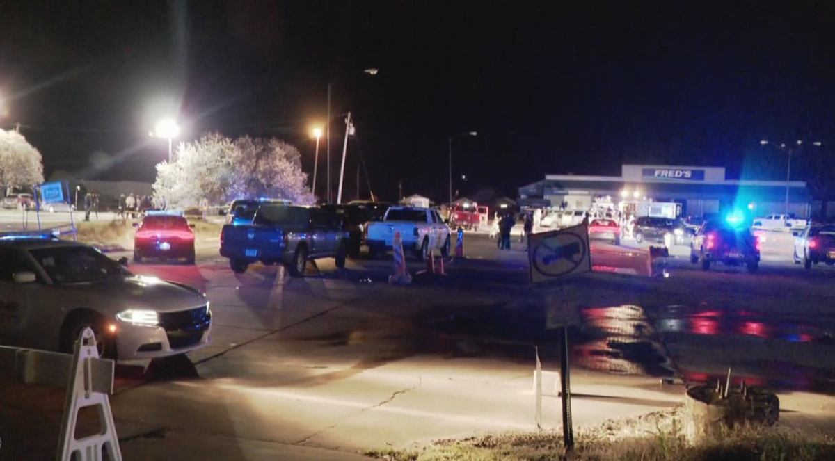 1 killed, at least 24 hurt in Arkansas shooting